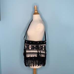 UnionBay Printed Western Style Fringe Purse Bucket Bag Crossbody Aztec Print Z38
